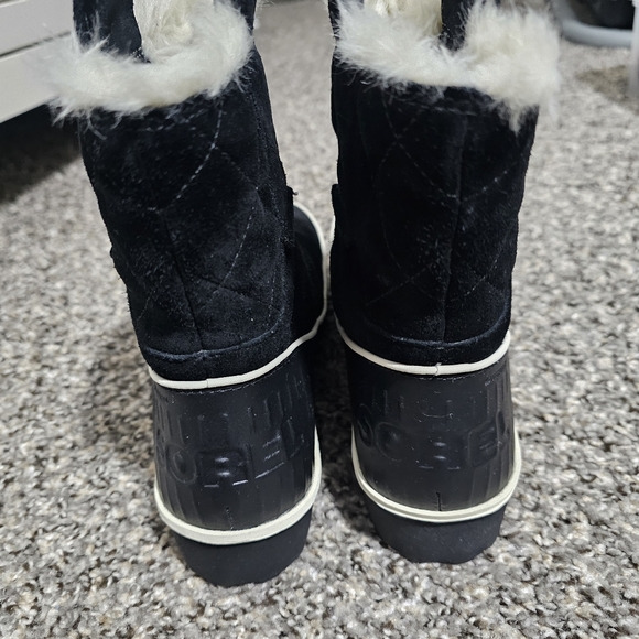 Sorel Winter Boots - Picture 2 of 5